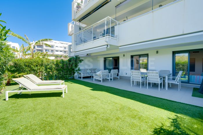 Hermoso, dos dormitorios planta baja, jardín apartamento situado dentro de la comunidad cerrada de El Lagar en La Cala de Mijas