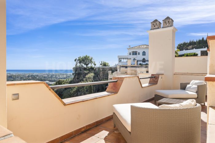 Пентхаус дуплекс на продажу в Los Almendros, Бенахавис