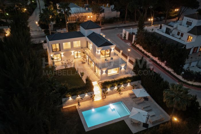 Вилла на продажу в Las Brisas, Новая Андалусия