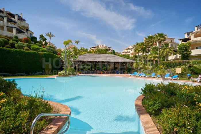 Ground Floor Apartment in Los Capanes del Golf, Benahavis