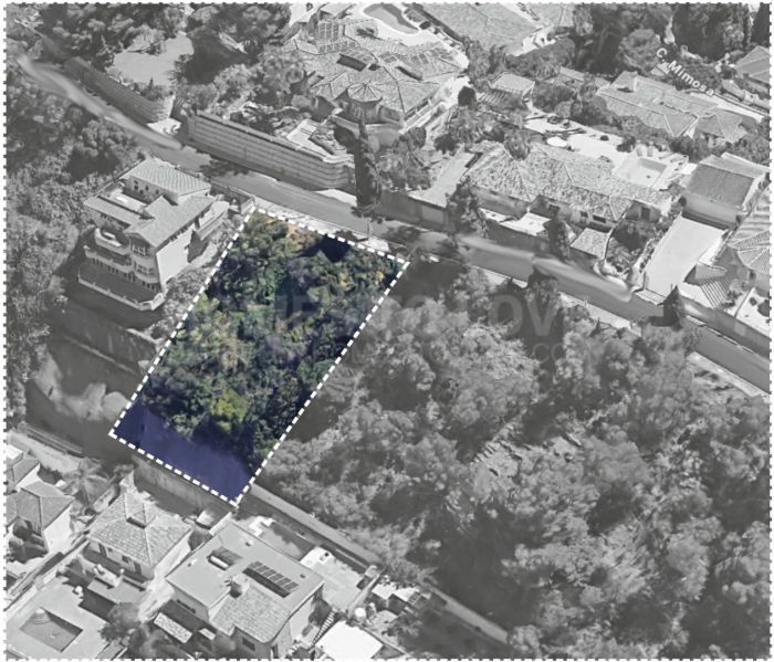 Parcela de 580 m² en zona residencial