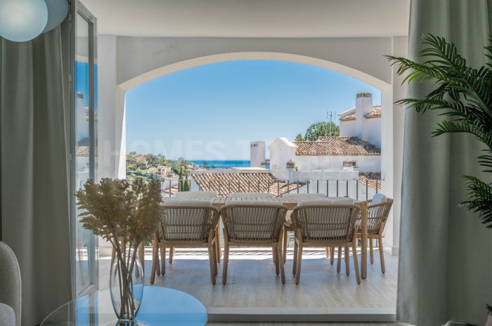 Luminoso y moderno apartamento de 3 dormitorios con vistas al mar y al golf en Altos de La Quinta