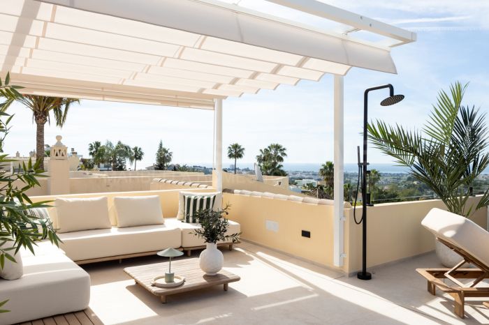 Luxury Townhouse in El Herrojo, Benahavís with 4 bedrooms