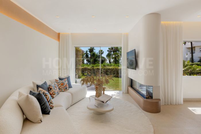 Apartamento moderno en primera línea en Costalita, Estepona