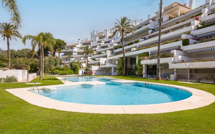 Elegante Duplexwohnung mit Südausrichtung und großzügigen Terrassen in Río Real, Ost-Marbella