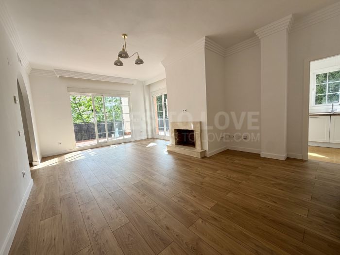 Spacious and bright garden view apartment with large terrace and sun all day