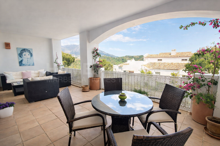 Bright South-Facing Apartment with Panoramic Mountain & Sea Views