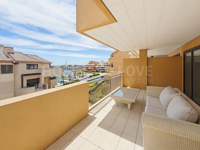 Apartamento de lujo en Ribera del Marlin con vistas al mar y la Marina de Sotogrande