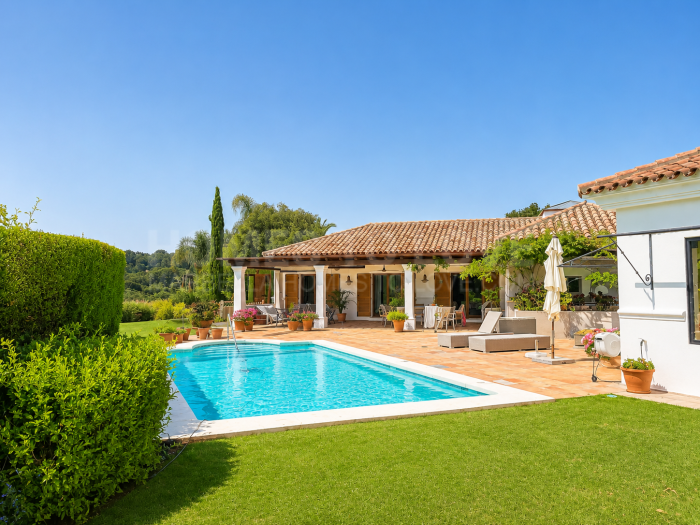Moderna villa completamente renovada con 6,5 dormitorios en la Zona D de Sotogrande