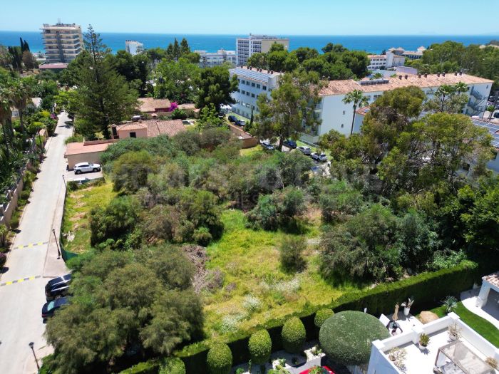 Plot for sale in Estepona East
