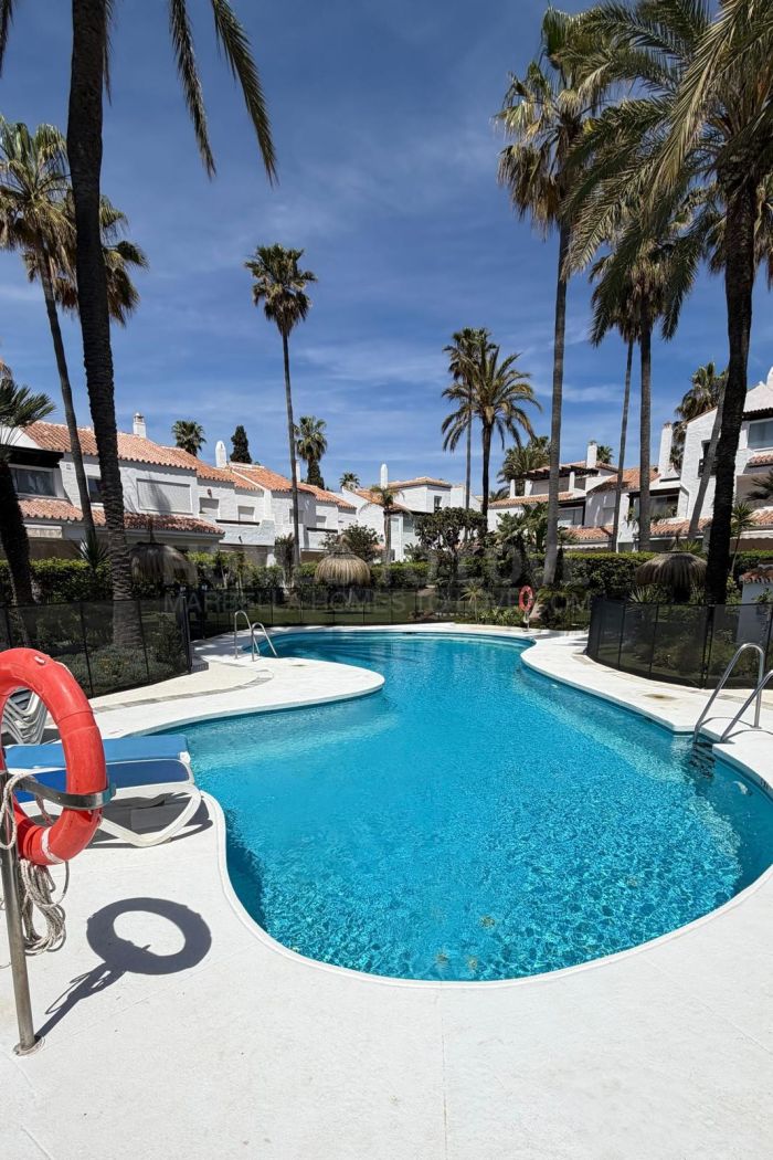 Apartment for sale in Bahia de Marbella, Marbella East
