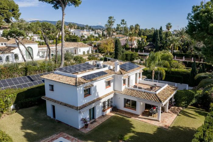Villa for sale in Los Monteros Playa, Marbella East
