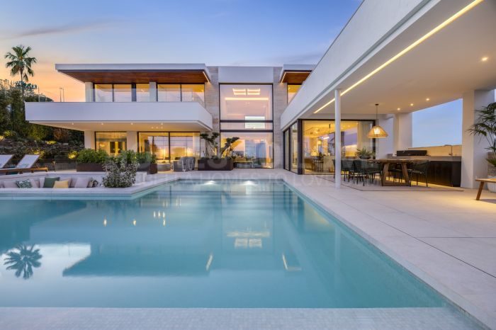 Новая просторная современная вилла в Majestic, Casares