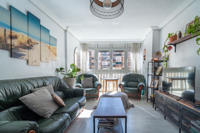 Opportunity in one of the most popular areas in Malaga! Fantastic house located in the area of Huelin, one of the most popular areas for its proximity to the sea and its excellent quality of life.