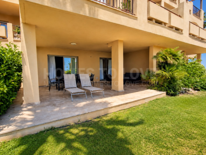 Rez de chaussée avec jardin et grande terrasse