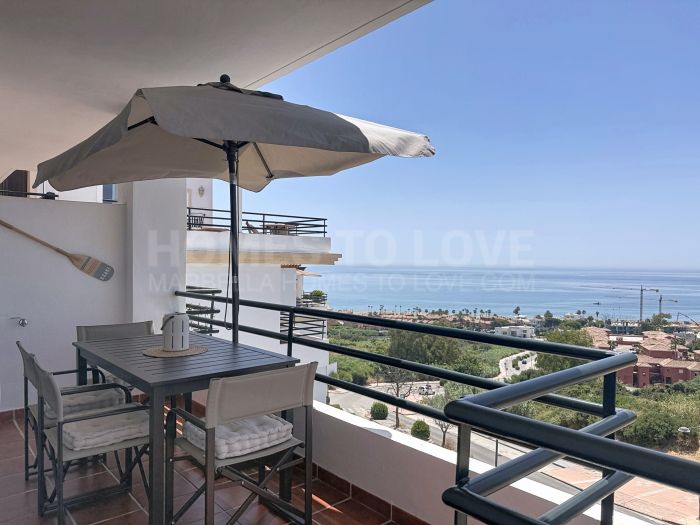Bright Apartment with Terrace and Panoramic Sea Views