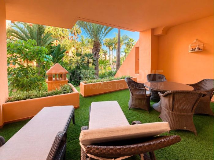 Magnifique Appartement Rénové En Rez-De-Chaussée Avec Trois Chambres À Louer À Long Terme À Bahía de Alcántara, Marbella