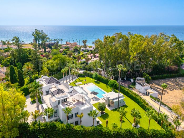 Elegant Luxury Villa next to the beach in Guadalmina Baja with exceptional privacy and contemporary design