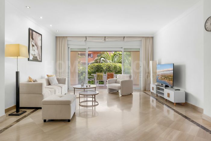 Апартамент на нижнем этаже на продажу в Bahia de Marbella, Восточная Марбелья