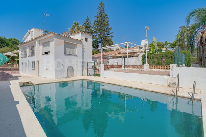 Villa independiente - oportunidad de reforma situada en una de las zonas residenciales más buscadas de Nueva Andalucía