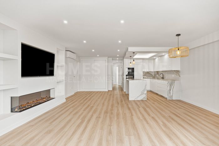 Impresionante apartamento de tres dormitorios, reformado en planta baja situado dentro del codiciado Club de Campo de Matchroom en Mijas Golf