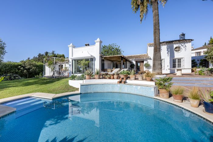 Beautiful south facing, three bedroom country villa, located in Guadalmina Alta, Marbella