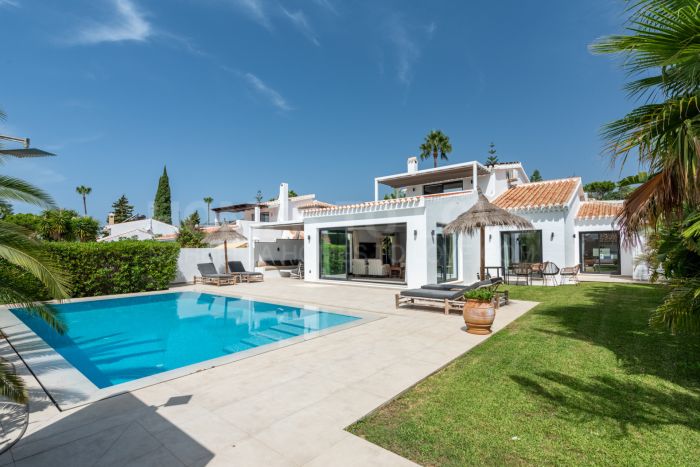 Stylish Renovated Villa with Contemporary Design in the Heart of Elviria