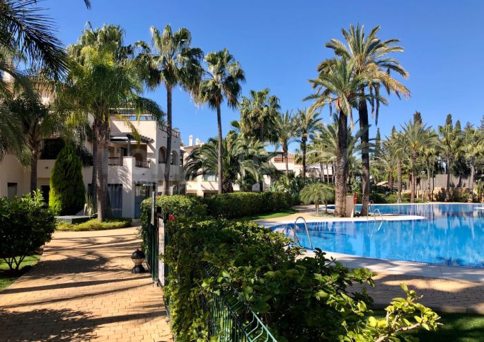 Erdgeschosswohnung zur Langzeitmiete in Medina de Banús, Nueva Andalucia