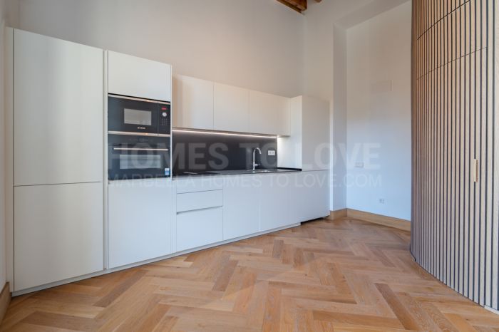 Presentamos un exclusivo apartamento tipo estudio con un baño completo, situado en una de las promociones más distinguidas de Málaga.