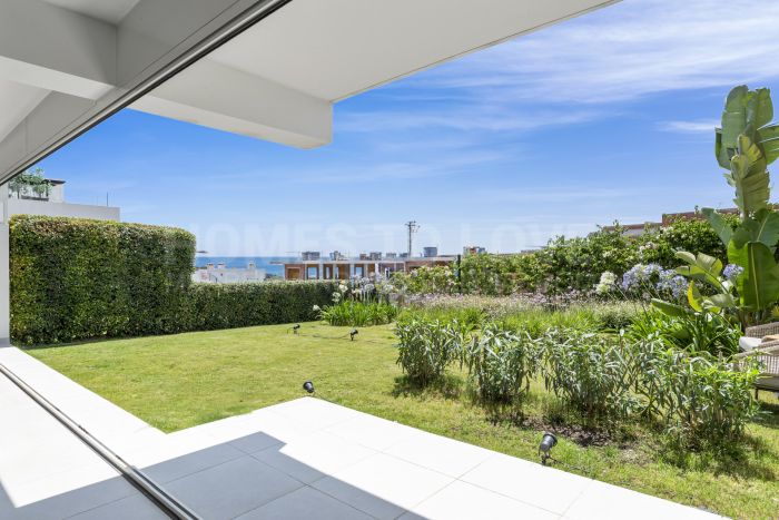 Апартамент на нижнем этаже на продажу в Estepona Golf, Западная Эстепона