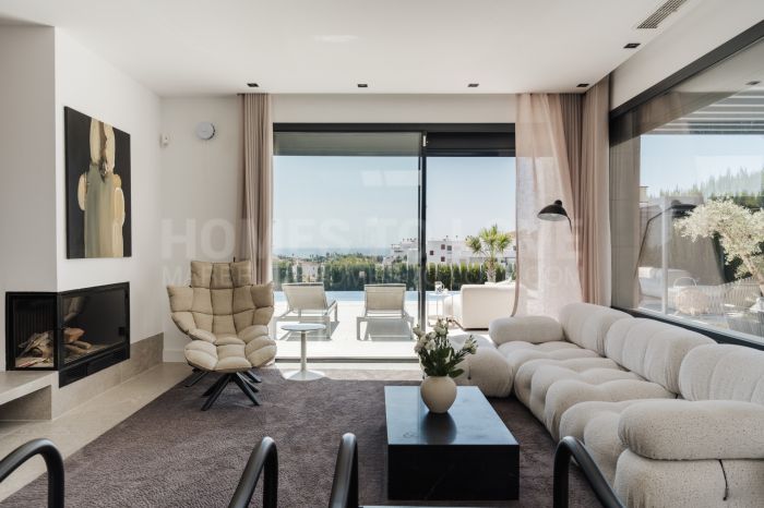 Villa Reformada con Orientación Sur y Vistas al Mar