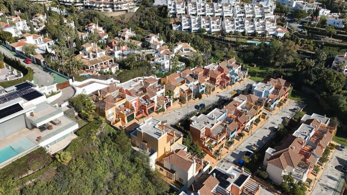 Town House for sale in Los Naranjos Golf, Nueva Andalucia