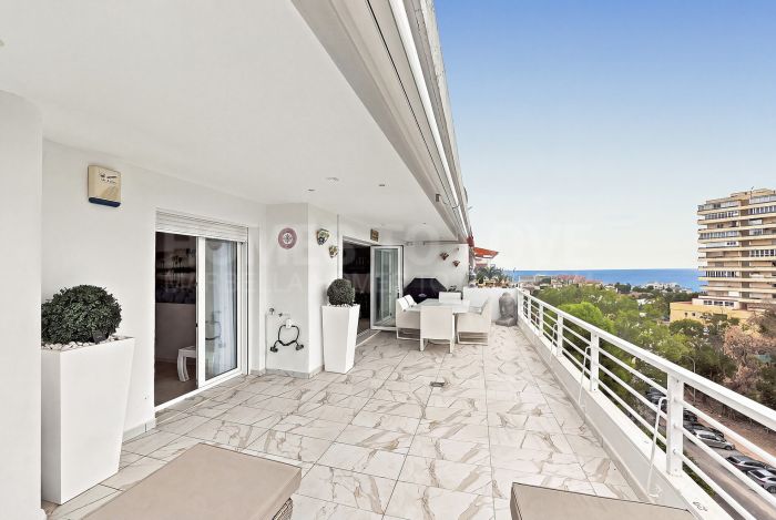Beautiful 3-Bedroom Top Floor Apartment with Golf, Sea & Mountain Views – Golf Resort Torrequebrada