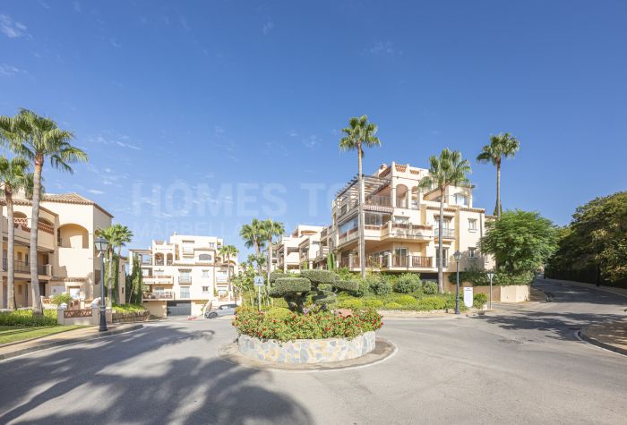 Luminoso apartamento de 2 dormitorios cerca de la playa y el golf, Estepona Este