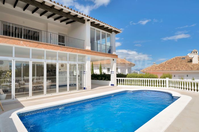 Recently Renovated semi-detached house in La Mairena surrounded by Nature!