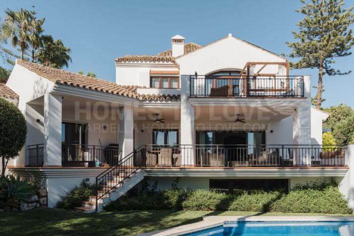 Villa for sale in El Rosario, Marbella East