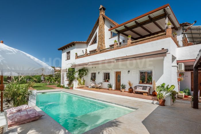 Вилла на продажу в Cala de Mijas, Михас Коста