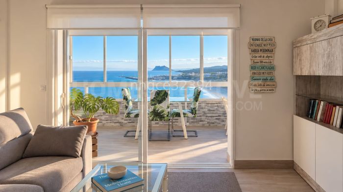 Панорамное Средиземноморье Оригинальное название: Beachfront Living Beside Sotogrande Marina