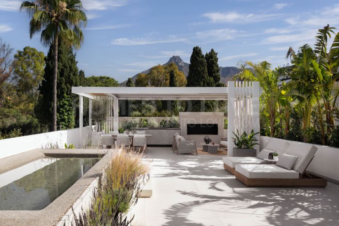 Ático Dúplex de Diseño con Terraza Privada de 105 m²