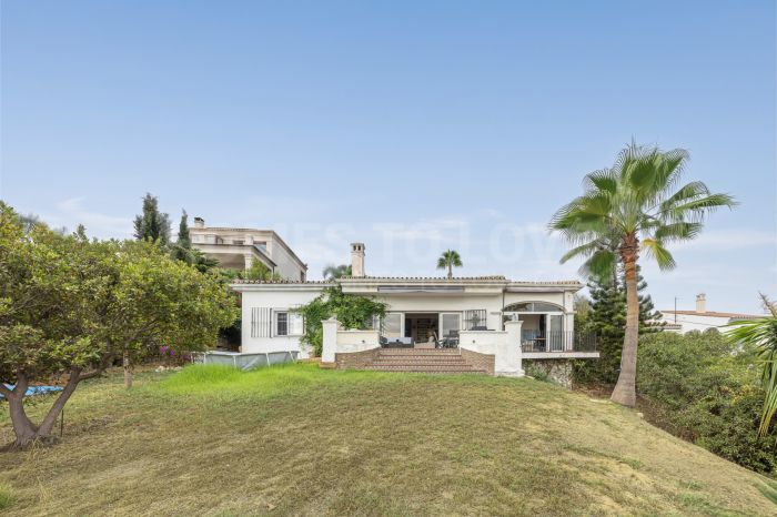Detached Villa in Buenas Noches, Estepona Excellent Renovation potential