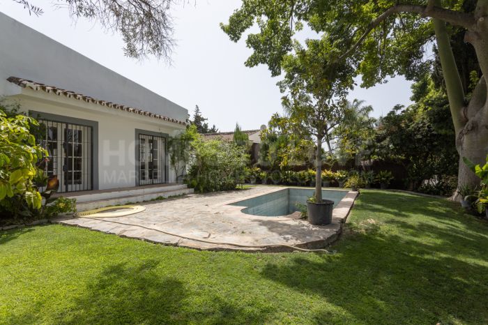 Encantadora villa con piscina y total privacidad cerca de San Pedro