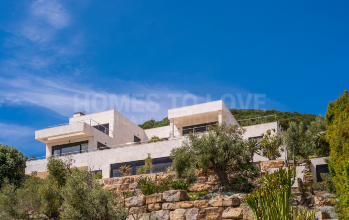 Espectacular villa en La Reserva de Sotogrande con las mejores vistas al mar y al golf
