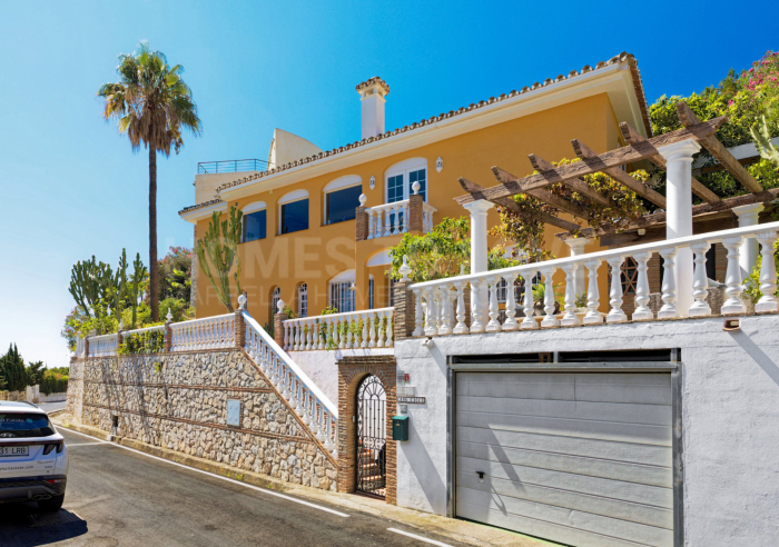 Precioso chalet de 5 dormitorios con apartamento independiente en Torremuelle