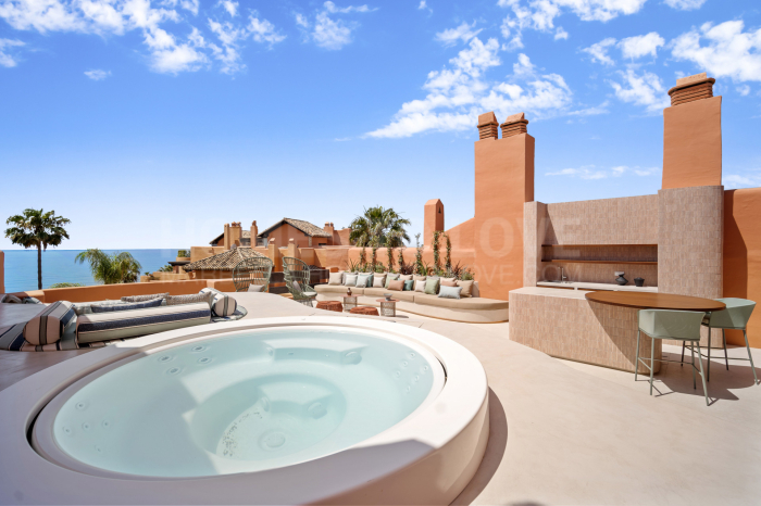 Spectacular four-bedroom, frontline beach duplex penthouse in La Morera, Reserva de Los Monteros - with amazing sea views