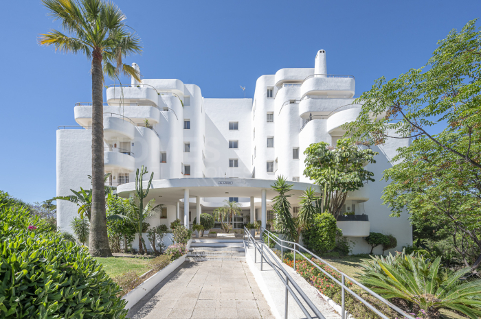 Bright Golf-side Apartment with Quiet Surroundings for Sale in Guadalmina Alta, San Pedro