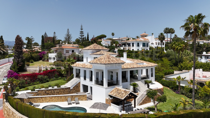 High-End Sea View Villa with Luxury Finishes for Sale in Cumbres de Elviria, Marbella East
