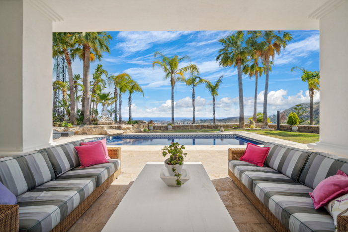 Impressive four-bedroom frontline golf villa in Los Arqueros, Benahavis with sea and mountain views