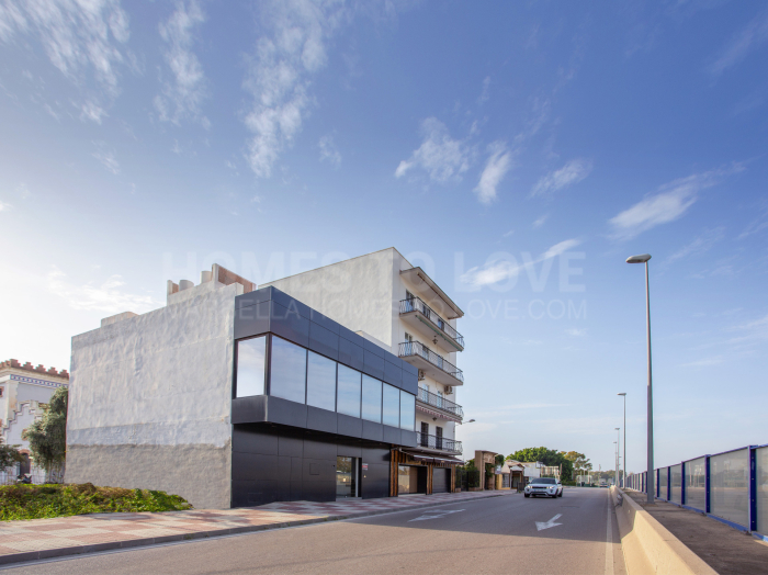 EDIFICIO COMERCIAL EN EL CORAZÓN DE SAN PEDRO DE ALCÁNTARA