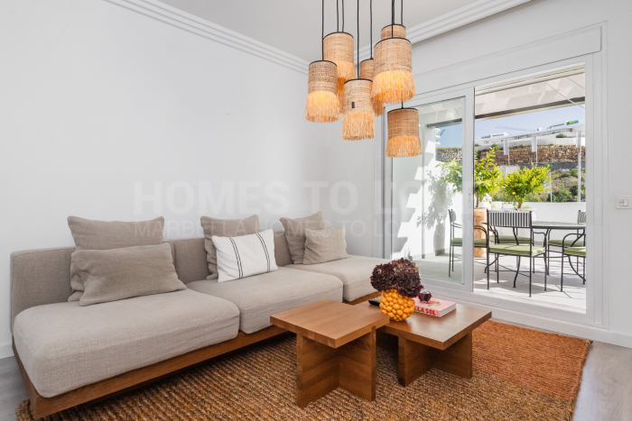 Apartamento orientado al sur con vistas panorámicas al mar en La Quinta, Benahavís