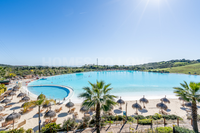 Hermoso apartamento reformado con un gran jardín en Alcazaba Lagoon